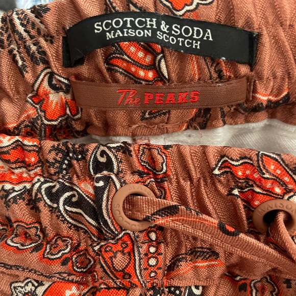 MAISON SCOTCH - SCOTCH & SODA FLORAL AND  CONTRAST PANEL PRINTED PANTS - Picture 8 of 14